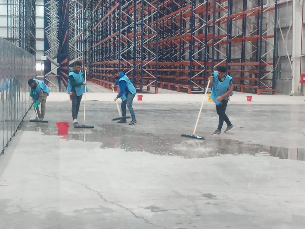 Limpieza industrial - Equipo de trabajo en depósito